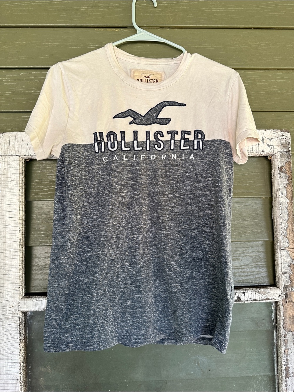 Hollister Two-Tone California Logo Tee‎ - Cream and Charcoal